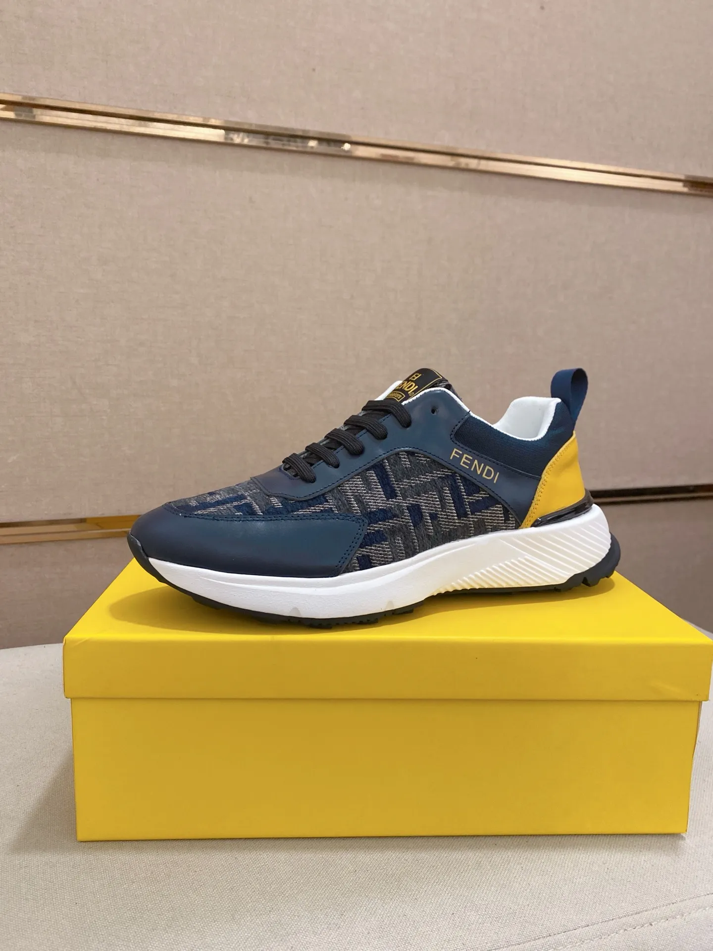 Men's shoes 💰 462💰 (FENDI) New style 👊🏻 upper 🇮🇹 imported cowhide fabric 🇩🇪 lining imported sheepskin lining. The original outsole is molded to highlight the identity of every man, and the upper foot is stable and stable🚶🏻🚶🏻The high-end custom counters reproduce the original version📯No matter the wind or rain, the shoe last remains unchanged and can withstand the verification of time🔍️,🔵 Size: 38-44 (45 is custom-made and cannot be returned or exchanged